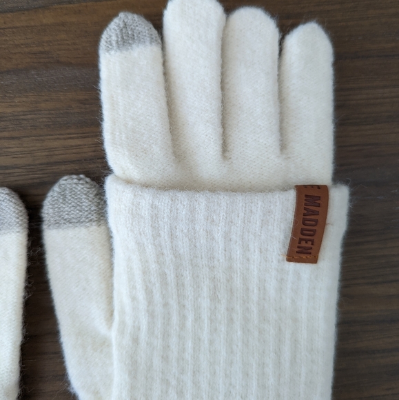Steve Madden touchscreen women gloves. New without tag - Picture 1 of 4